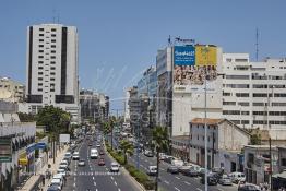 Image du Maroc Professionnelle de  Le prolongement de l'avenue Hassan II vers le sud rejoint le Boulevard Abdelmoumen qui presque comme tous les quartiers de Casablanca subit une transformation radicale. De part et d’autre du Boulevard Zerktouni, le nouveau quartier d’affaires de Casablanca, où les sièges d'une grande partie des plus importants groupes financiers du pays, banques, assurances, groupes de crédit ont élus domicile loin des encombrements quotidiens du centre-ville, Lundi 6 Juillet 2009. (Photo / Abdeljalil Bounhar) 